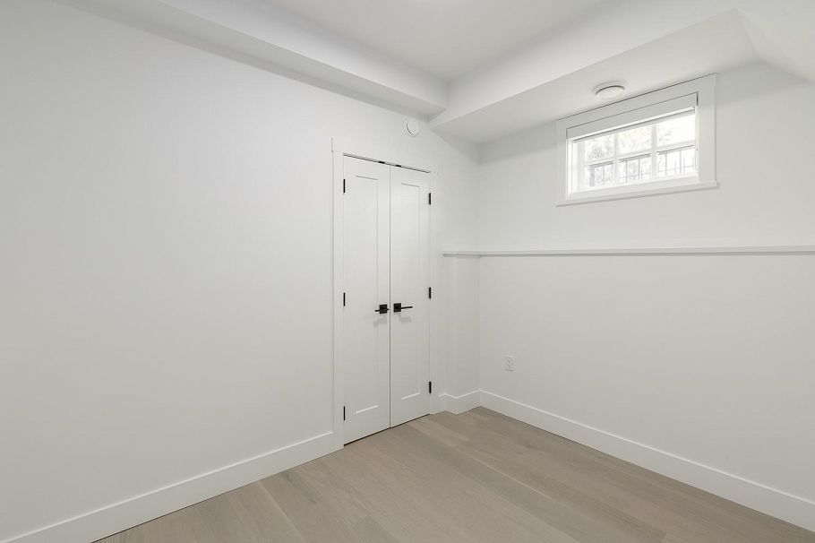 1081 Semlin Drive Vancouver, BC - 17