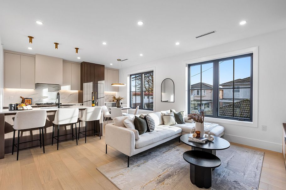 544 E 46th Avenue Vancouver, BC - 2