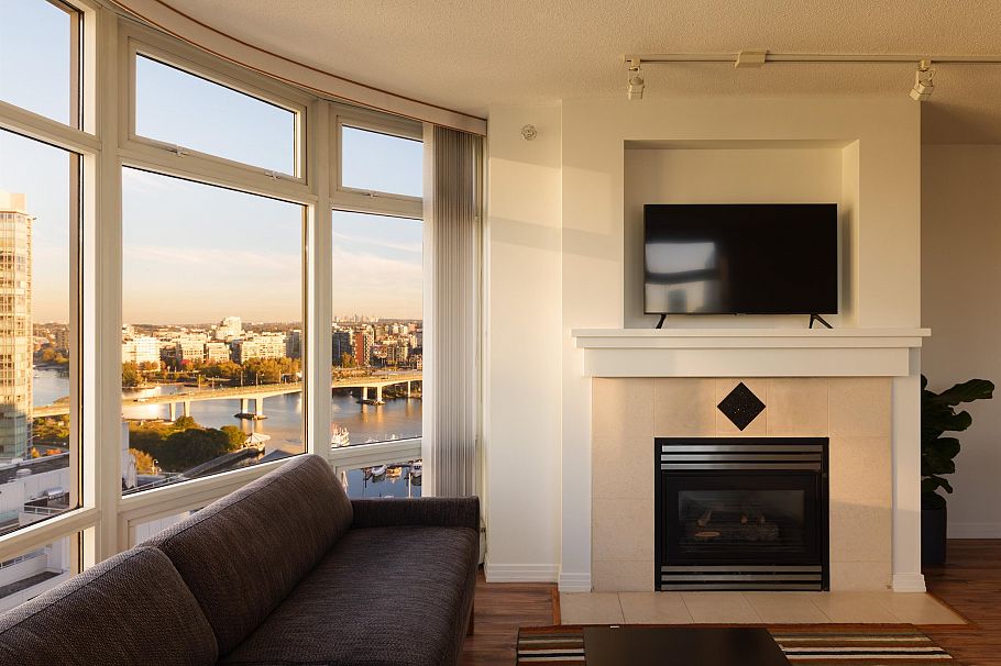 2305 1199 Marinaside Crescent Vancouver, BC - 6