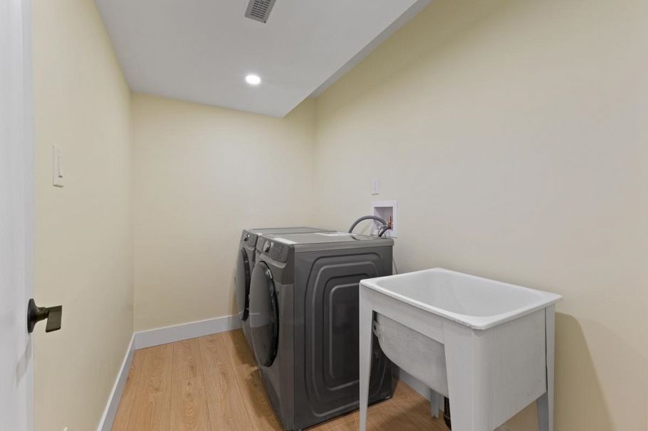 2518 Swinburne Avenue North Vancouver, BC - 27