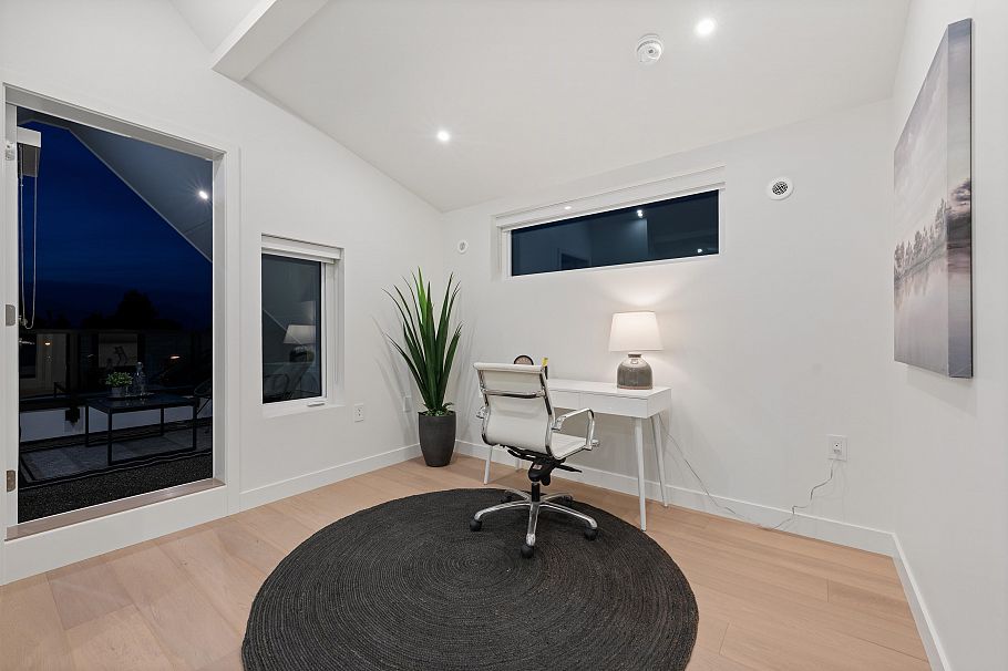 1 1632 E 21st Avenue Vancouver, BC - 21