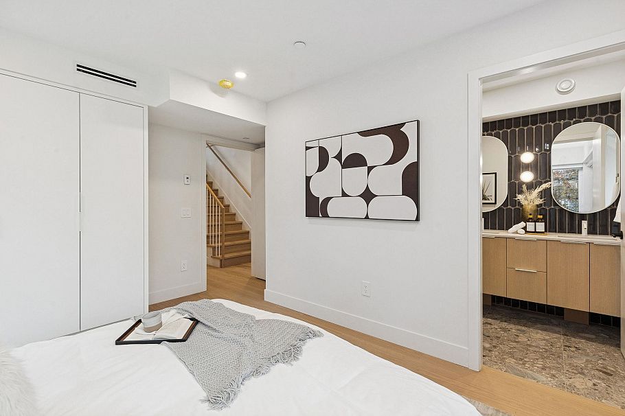 2 7 E 23rd Avenue Vancouver, BC - 11