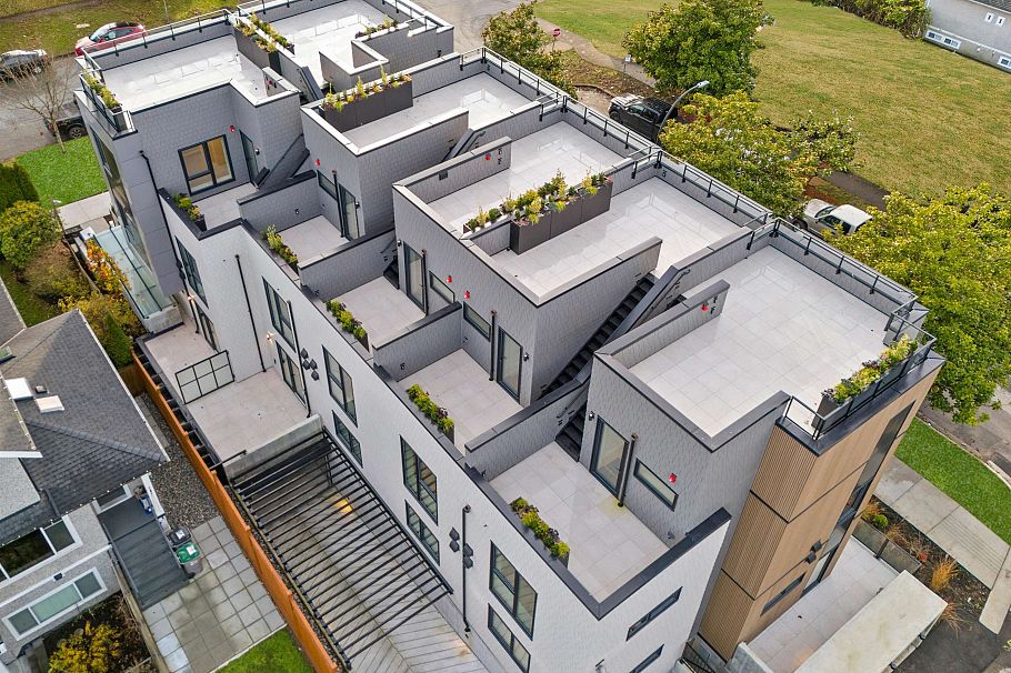 585 W 29th Avenue Vancouver, BC - 3