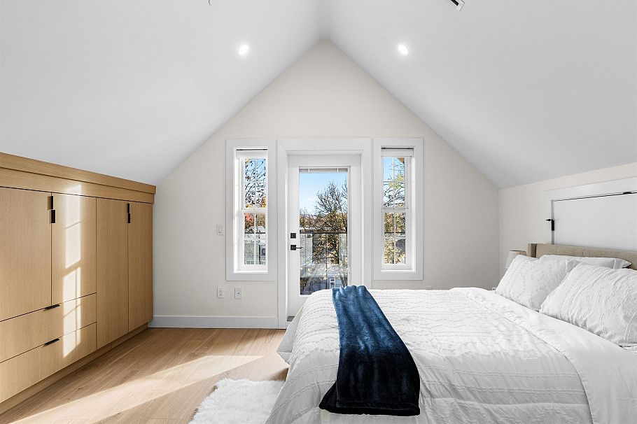 2 3429 Napier Street Vancouver, BC - 13