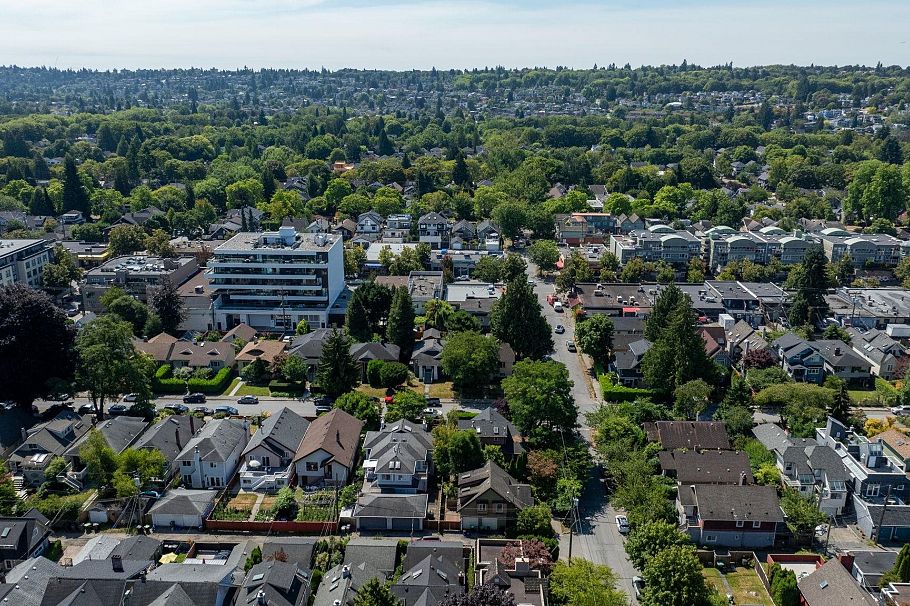 3192 W 8th Avenue Vancouver, BC - 32