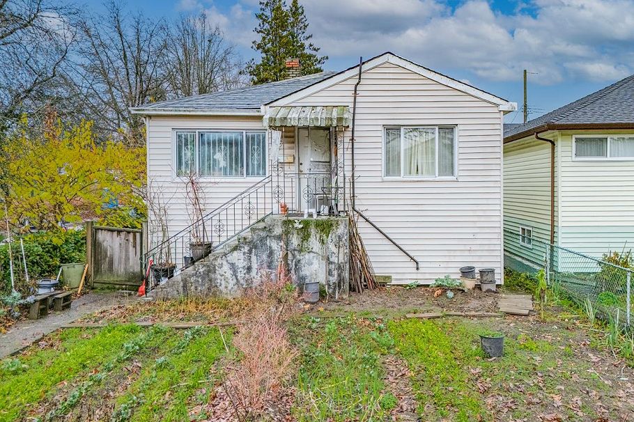 1805 E 51st Avenue Vancouver, BC - 1