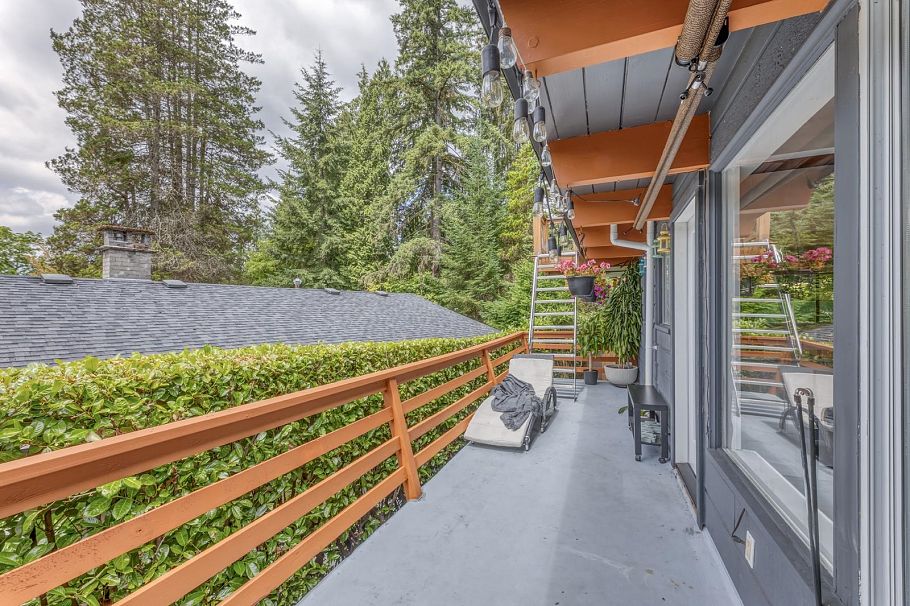 466 E Kings Road North Vancouver, BC - 12