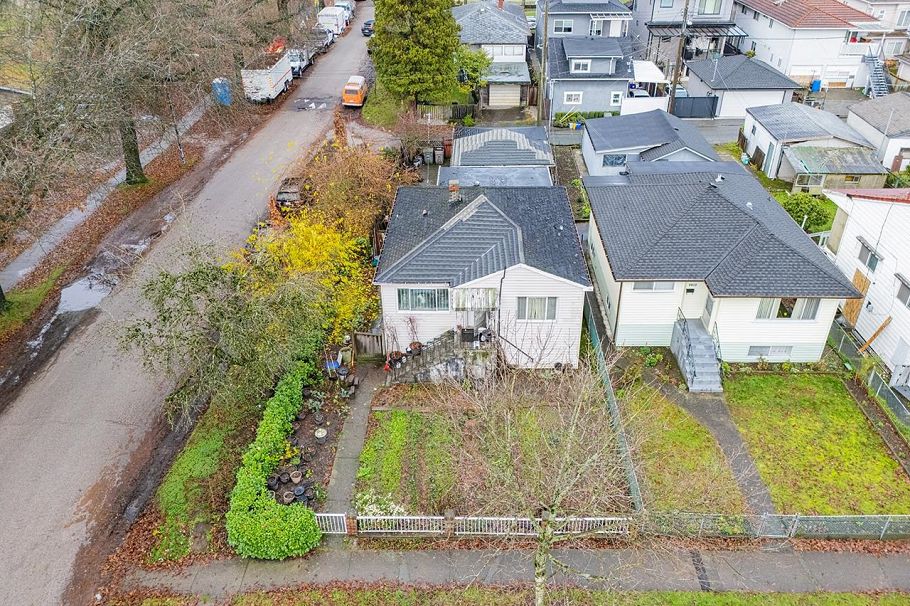 1805 E 51st Avenue Vancouver, BC - 4