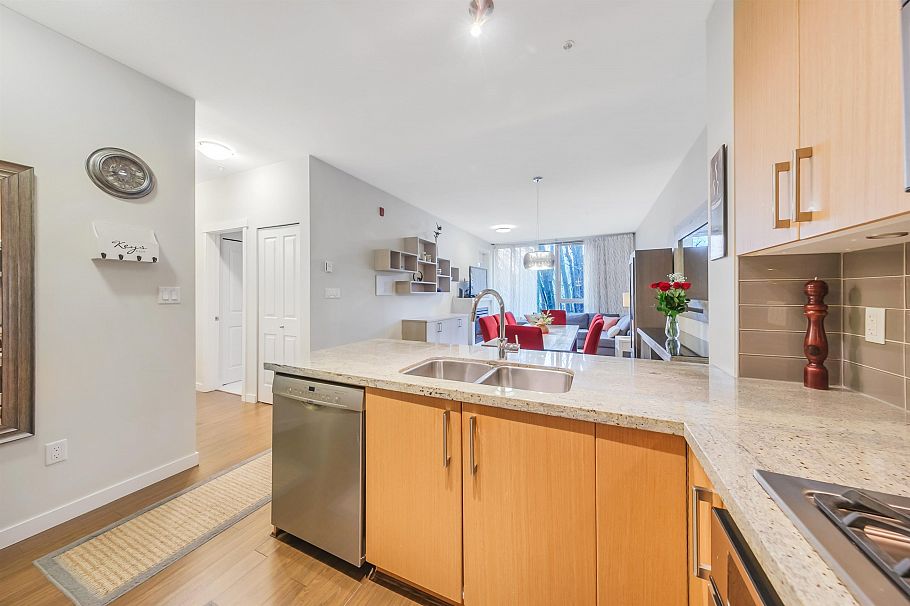 307 159 W 22nd Street North Vancouver, BC - 5