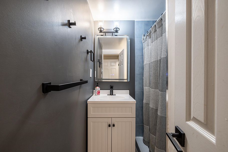 4343 11th Avenue Vancouver, BC - 39