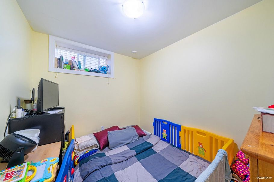 6830 Vivian Street Vancouver, BC - 23