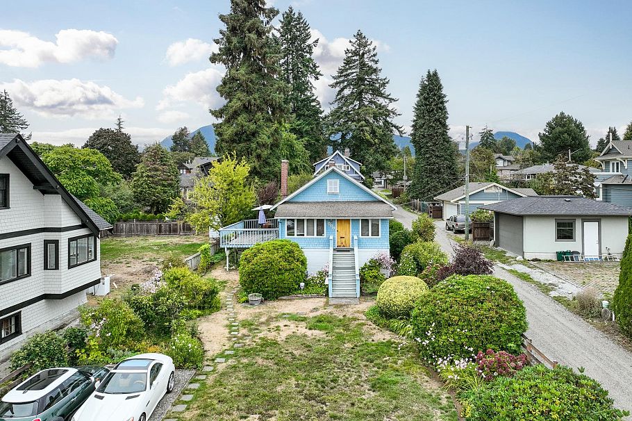 534 E 9th Street North Vancouver, BC - 1