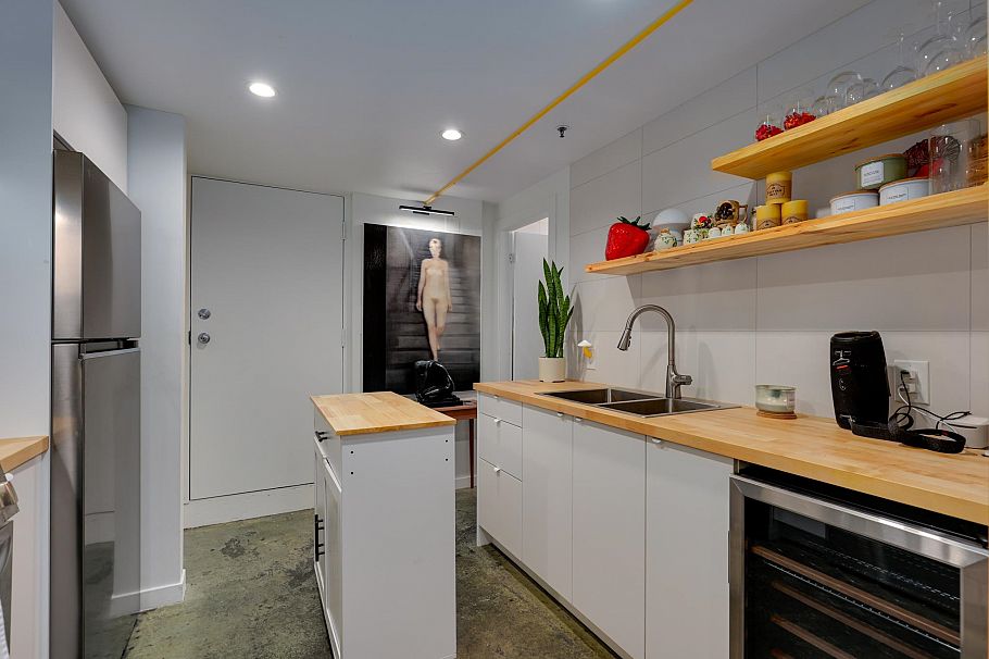 160 1 E Cordova Street Vancouver, BC - 9