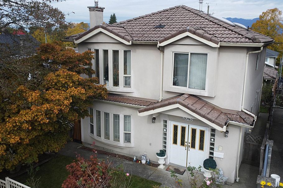 3043 E 29th Avenue Vancouver, BC - 1