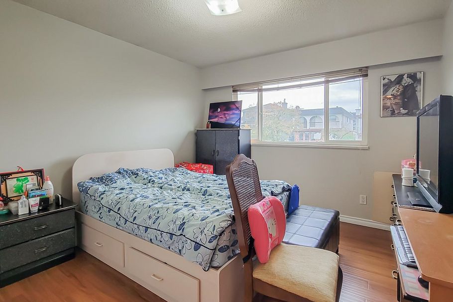 3279 E 24th Avenue Vancouver, BC - 25