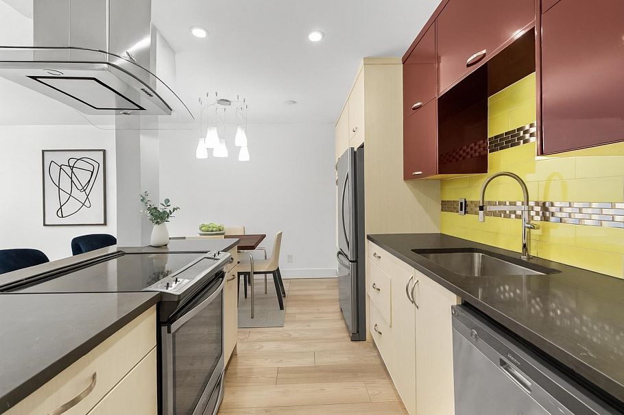 202 1422 E 3rd Avenue Vancouver, BC - 4