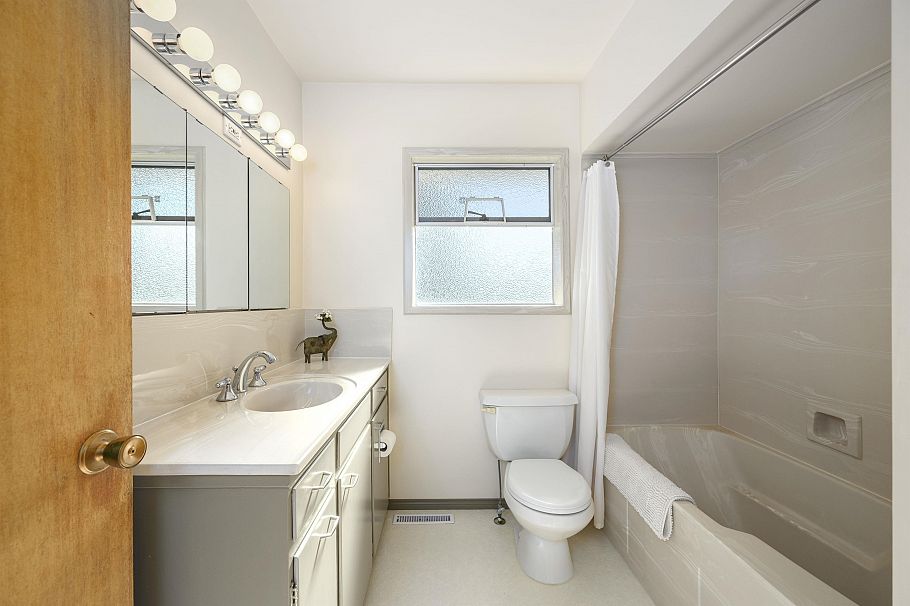 545 W 22nd Street North Vancouver, BC - 16