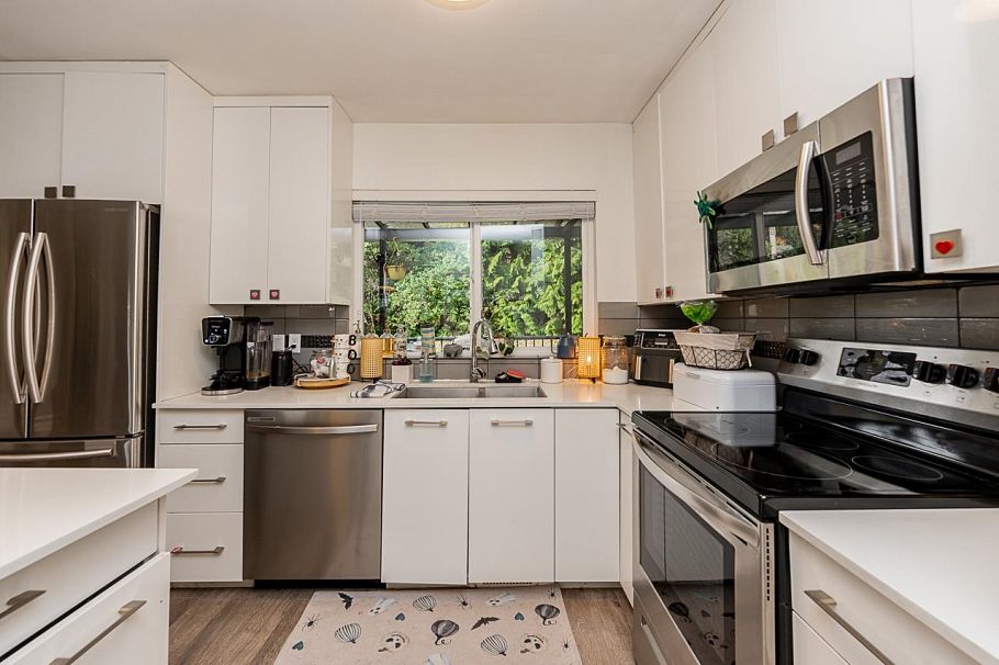 4377 Mountain Highway North Vancouver, BC - 9