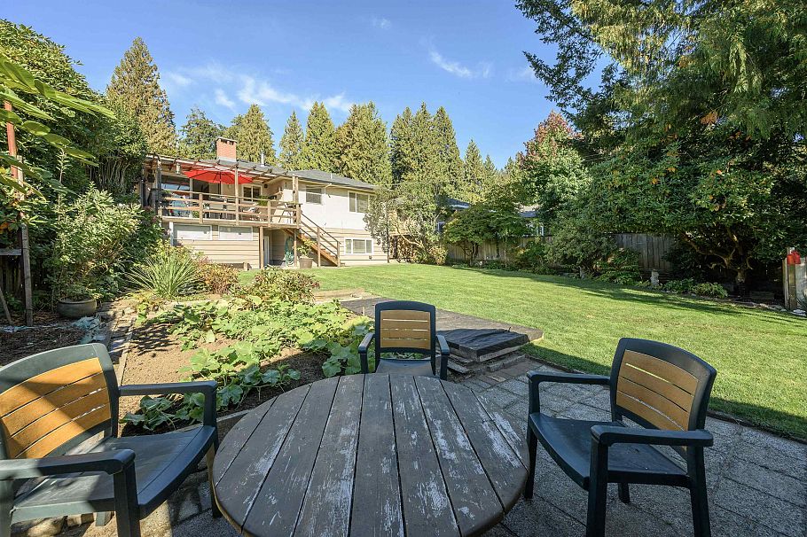 545 W 22nd Street North Vancouver, BC - 39