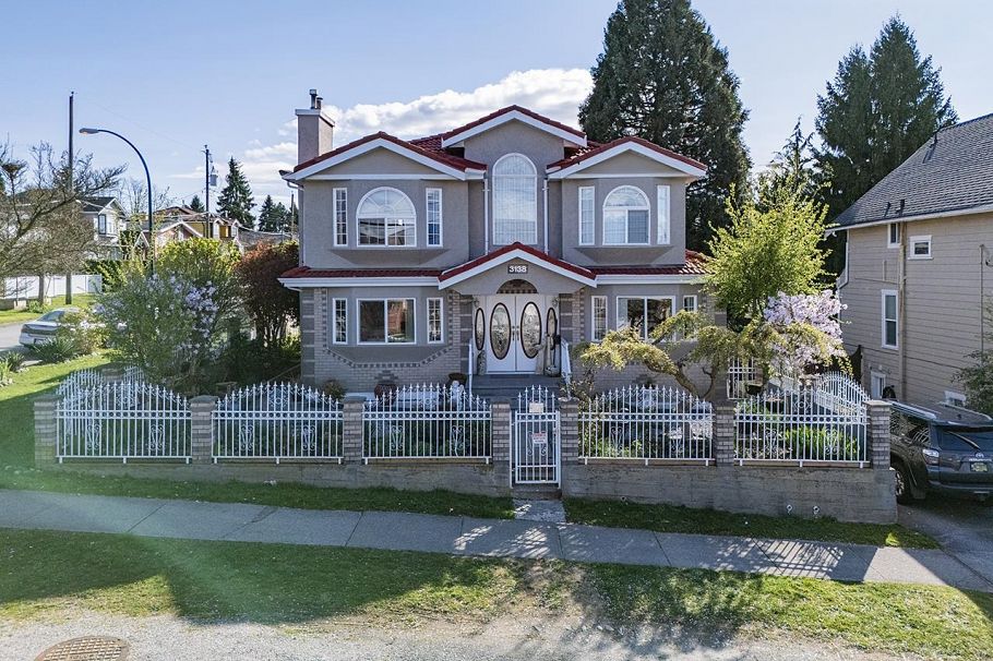 3138 Wellington Avenue Vancouver, BC - 1