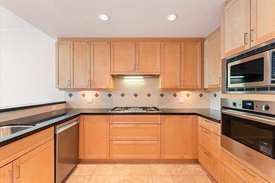 205 1717 Bayshore Drive Vancouver, BC - 6