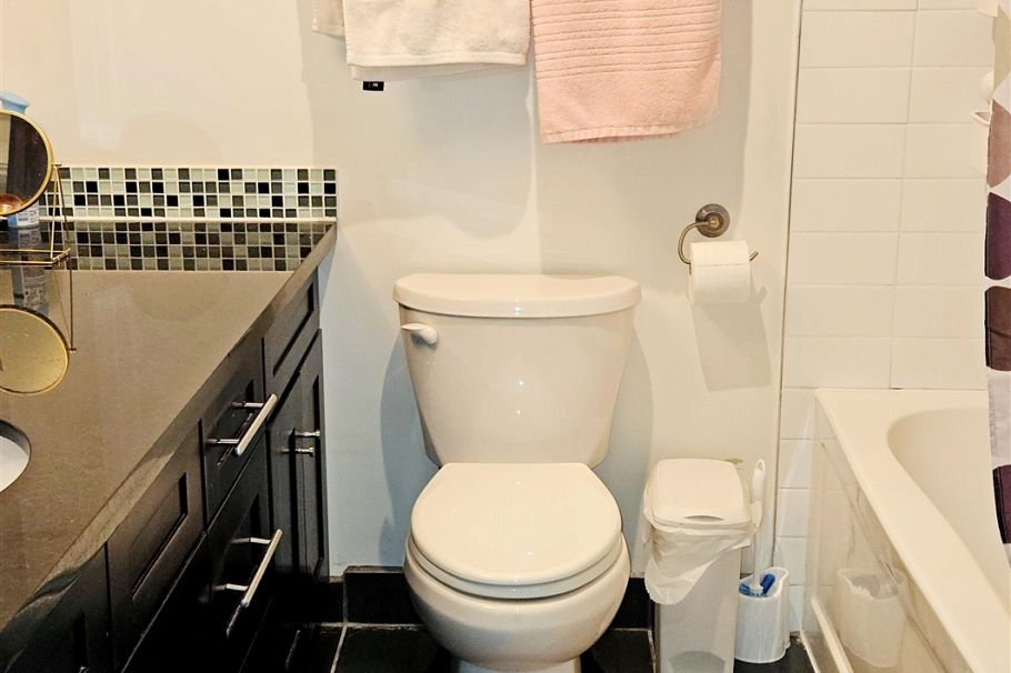 2214 W 14th Avenue Vancouver, BC - 17