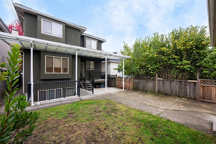 7949 Montcalm Street Vancouver, BC - 32