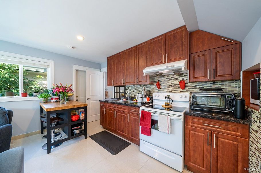 6830 Vivian Street Vancouver, BC - 34