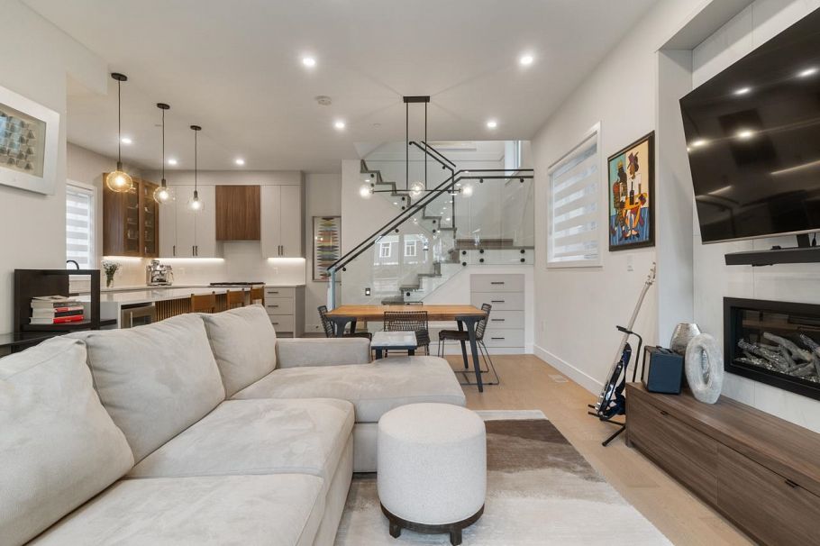 1 938 E 10th Avenue Vancouver, BC - 2