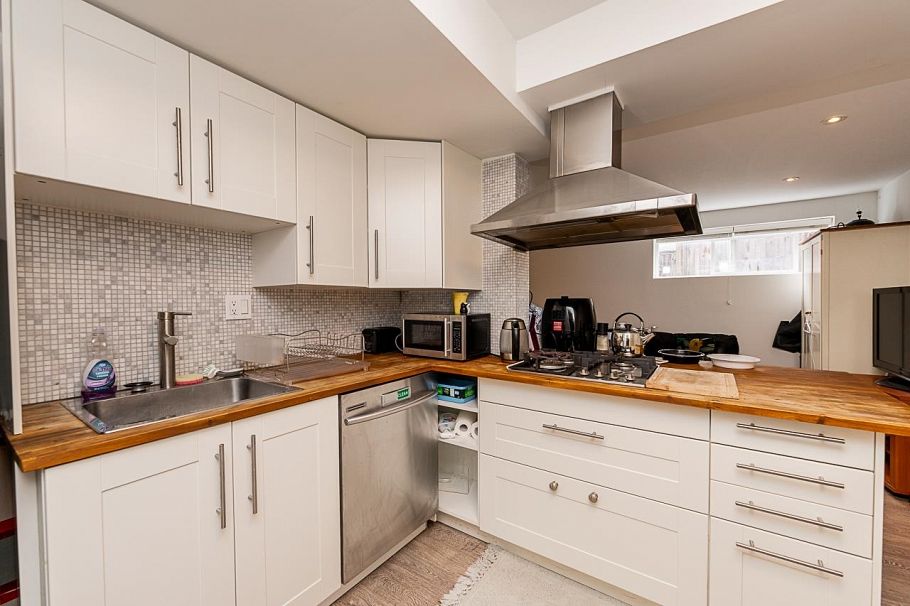 4377 Mountain Highway North Vancouver, BC - 20