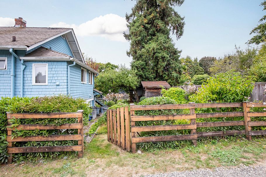 534 E 9th Street North Vancouver, BC - 19