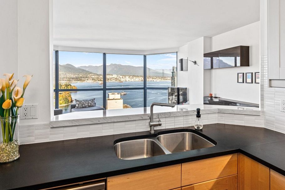 2302 1415 West Georgia Street Vancouver, BC - 11