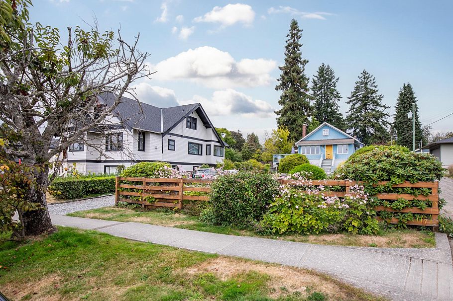 534 E 9th Street North Vancouver, BC - 3