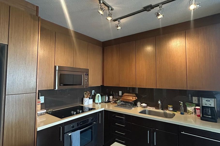 907 1833 Crowe Street Vancouver, BC - 2