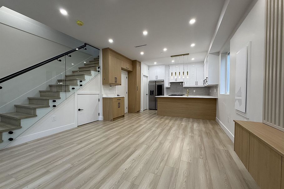 2 1577 E 58th Avenue Vancouver, BC - 2