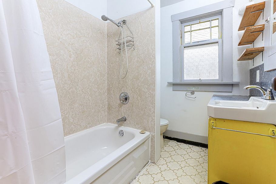 4557 W 14th Avenue Vancouver, BC - 34