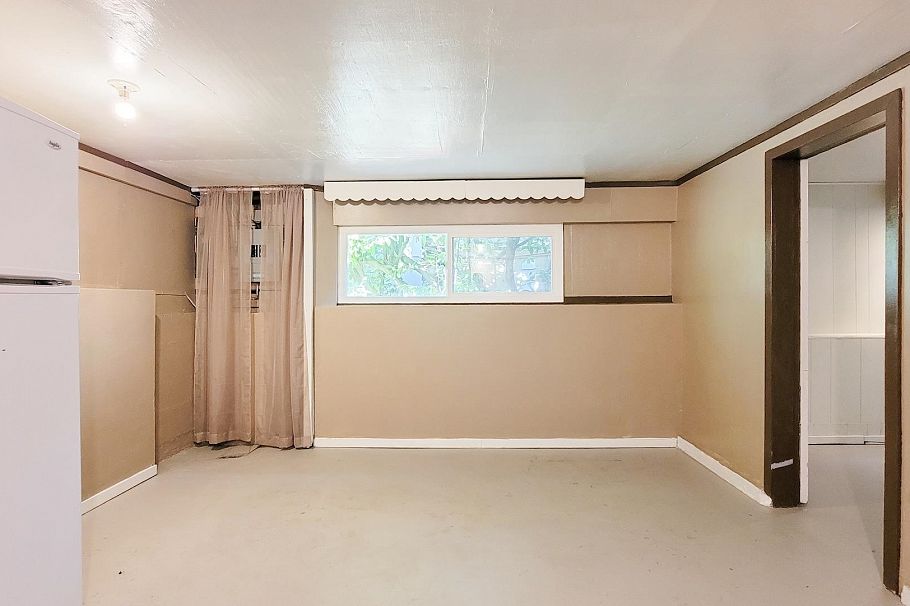 442 W 23rd Street North Vancouver, BC - 24