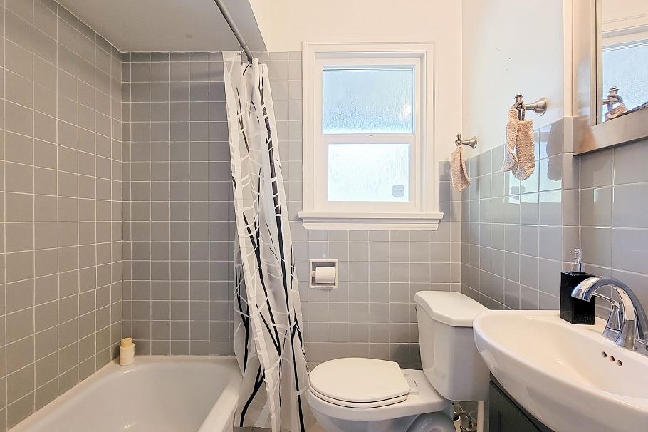 442 W 23rd Street North Vancouver, BC - 17