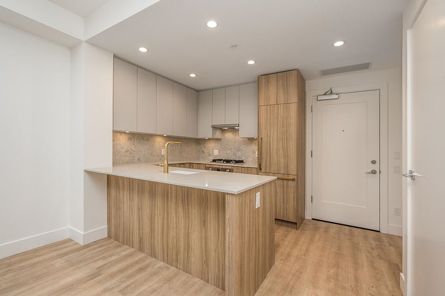 402 2325 Emery Court North Vancouver, BC - 6