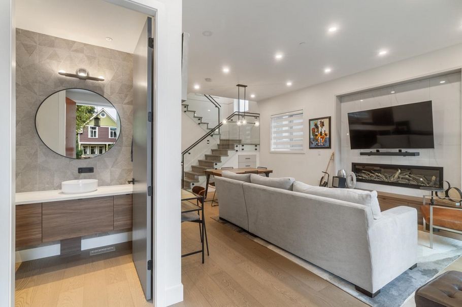 1 938 E 10th Avenue Vancouver, BC - 3