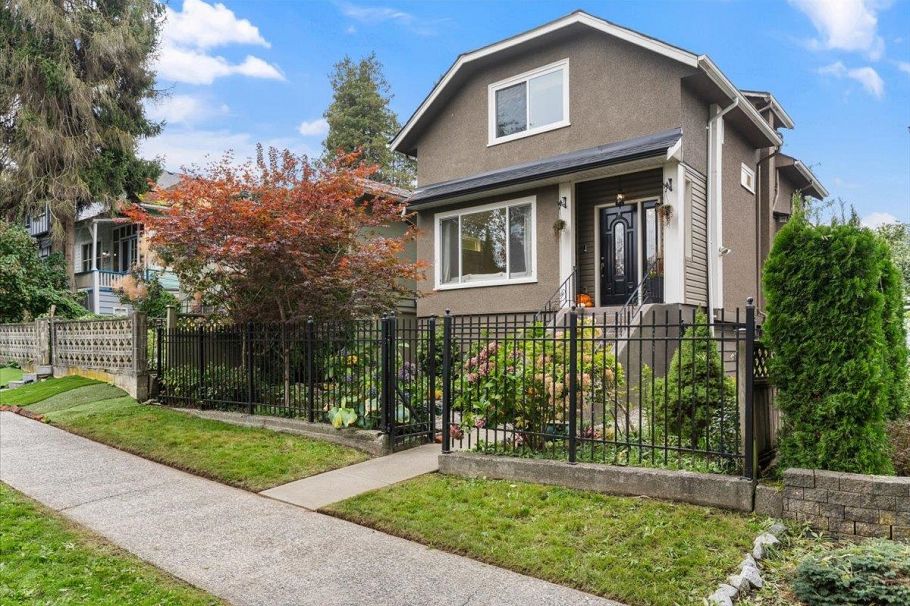 4833 Lanark Street Vancouver, BC - 1