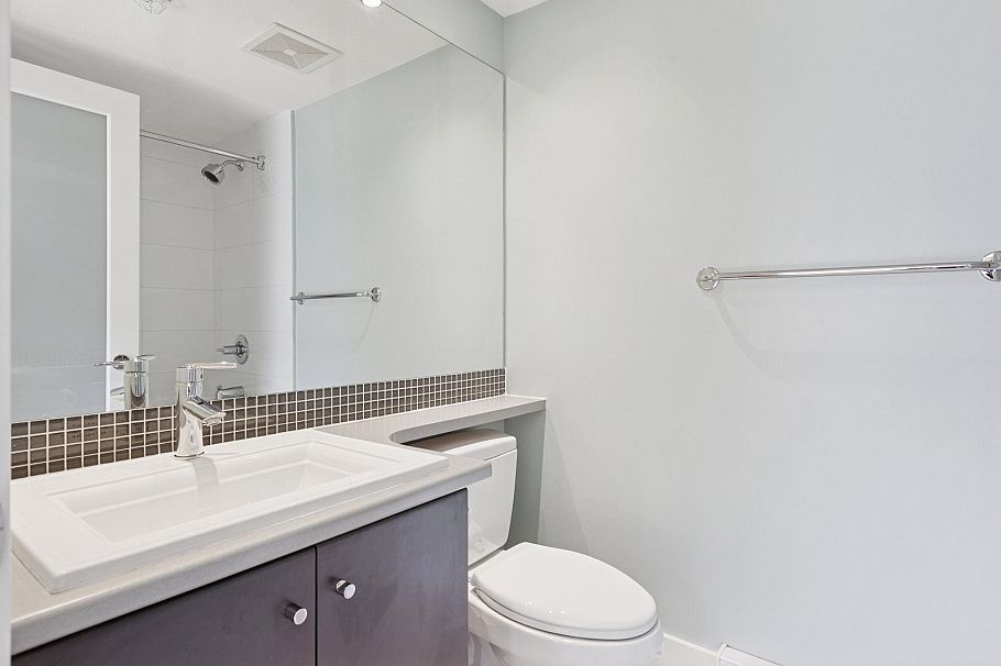 22 728 W 14th Street North Vancouver, BC - 13