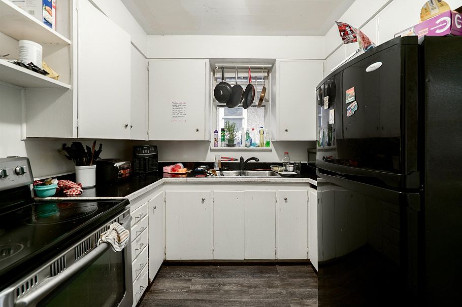 2715 W 16th Avenue Vancouver, BC - 6