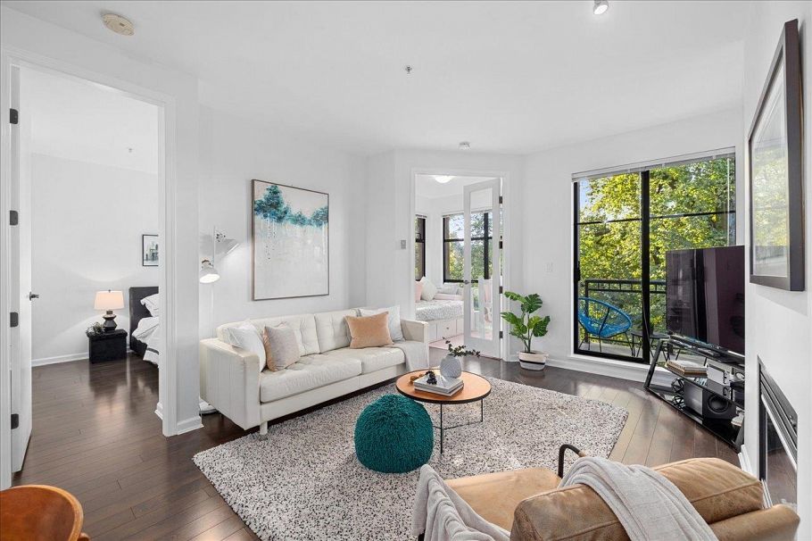 412 2065 W 12th Avenue Vancouver, BC - 1