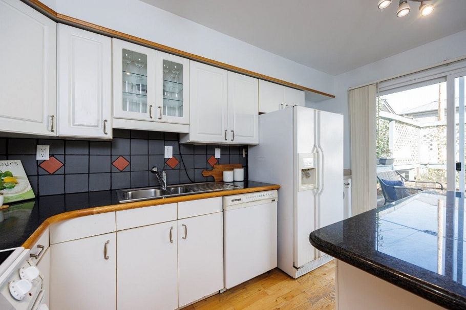 1544 Sutherland Avenue North Vancouver, BC - 22