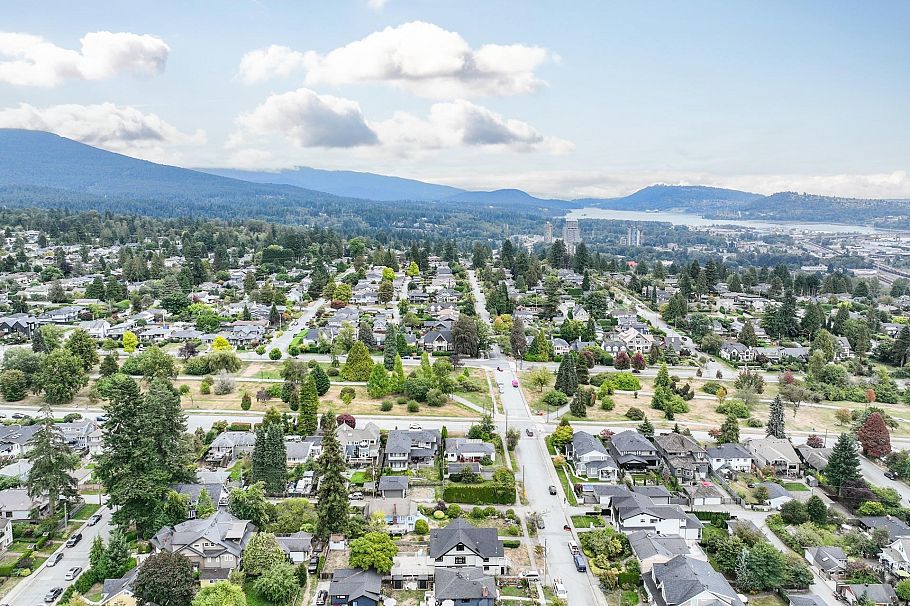 534 E 9th Street North Vancouver, BC - 23