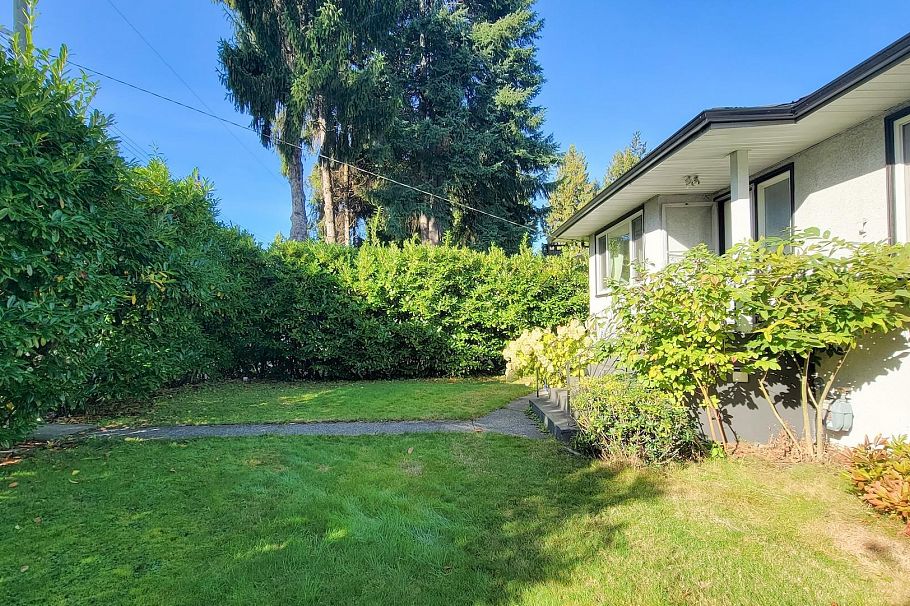 442 W 23rd Street North Vancouver, BC - 37