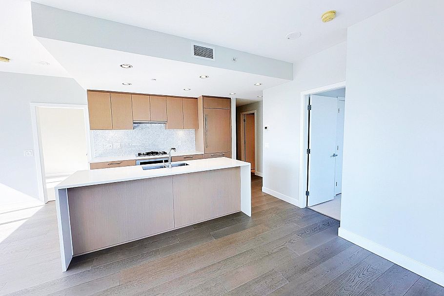 908 5410 Shortcut Road Vancouver, BC - 5