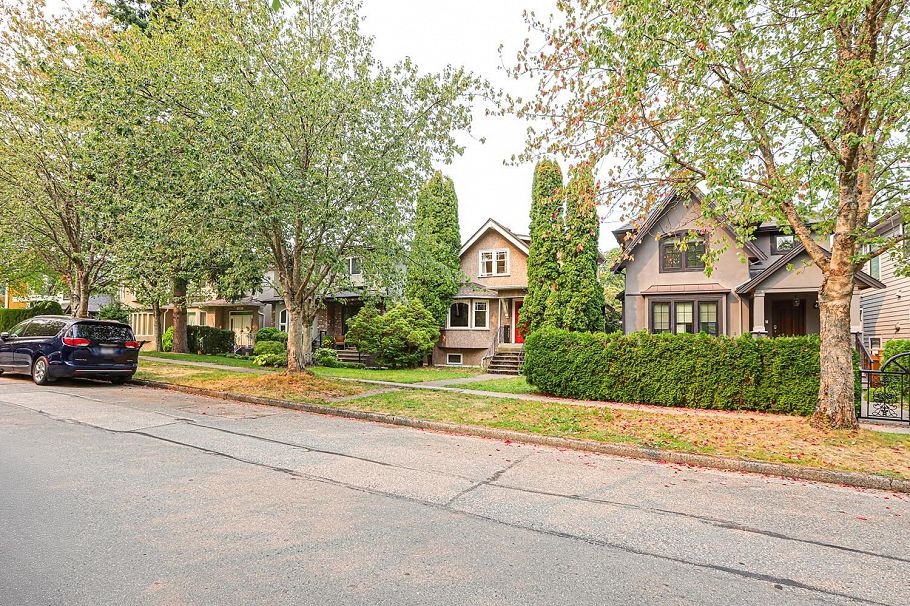 4557 W 14th Avenue Vancouver, BC - 5