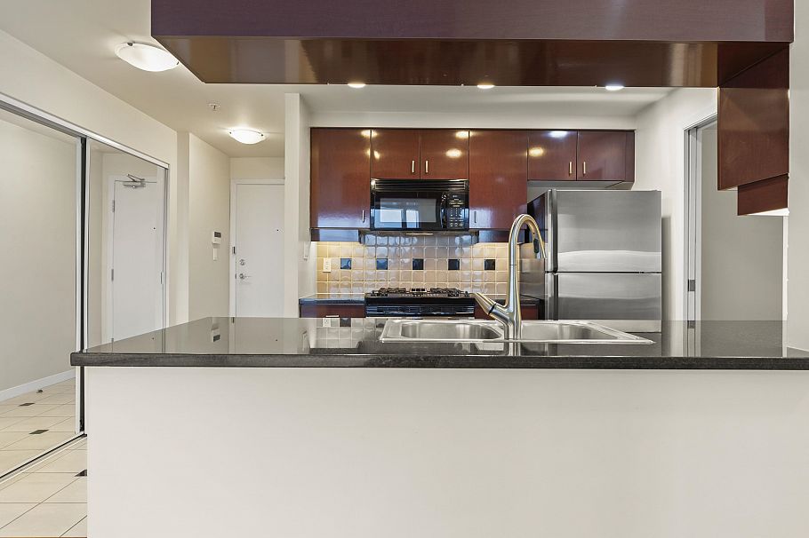 3805 1033 Marinaside Crescent Vancouver, BC - 10